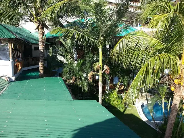 Dolphinbay Beachfront & Dive Resort