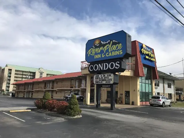 River Place Inn & Cabins