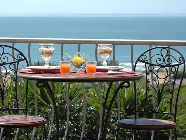 Sea Whisper Guest House & Self Catering