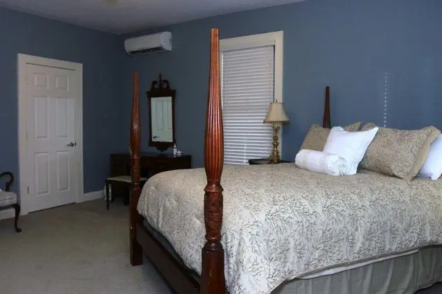 DeBary Inn