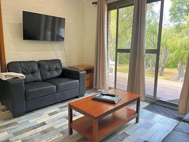 Emu Beach Chalets