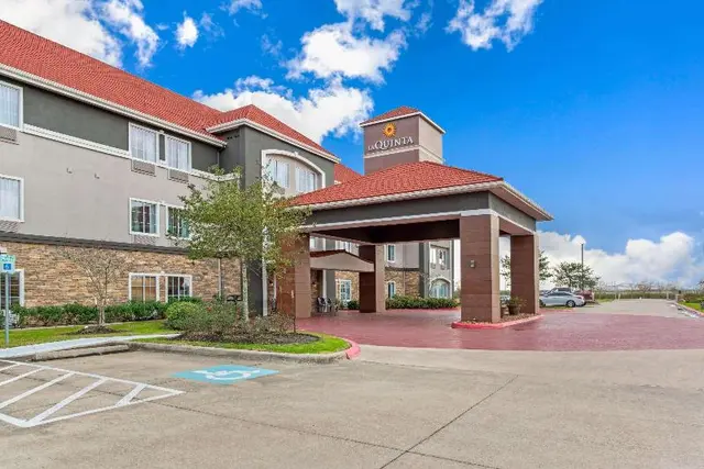 La Quinta Inn & Suites Bridge City