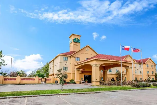 La Quinta Inn Suites By Wyndham Pasadena