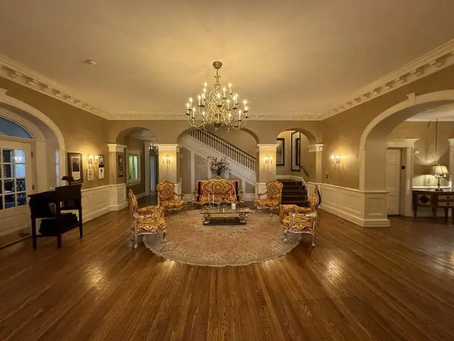 Inn on Broadway