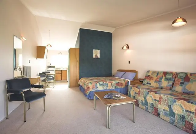 Lake Lodge Motel