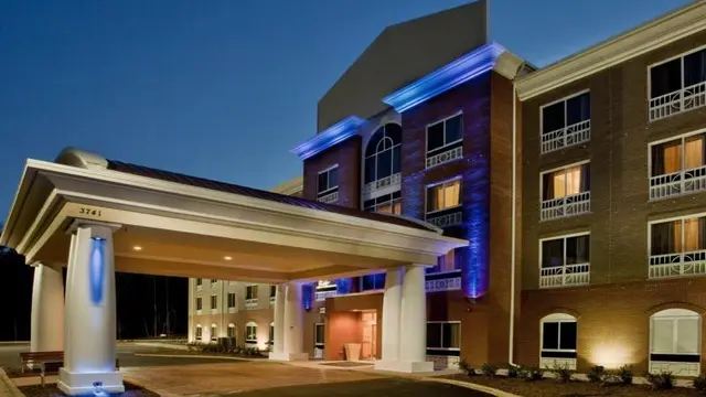 Holiday Inn Express Suites Raleigh Sw Nc State IHG