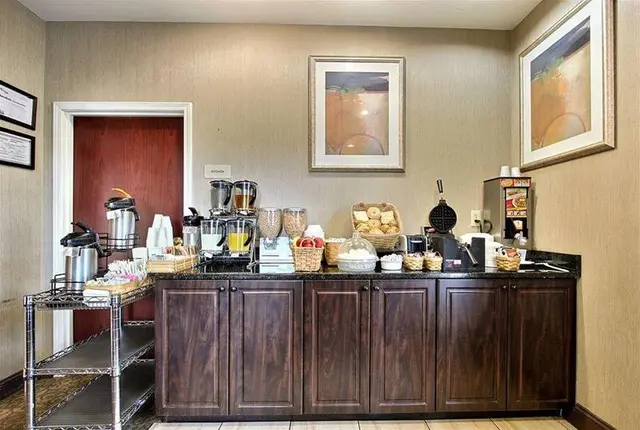 Magnolia Inn & Suites
