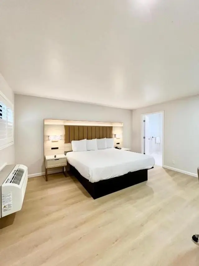 Nob Hill Motor Inn