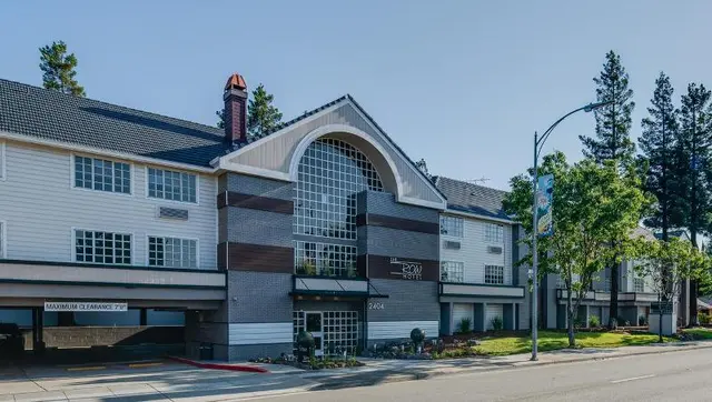 The Row Hotel, Bw Signature Collection