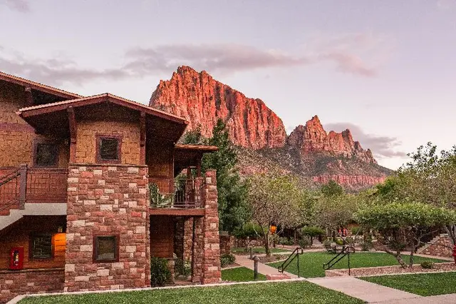 Cable Mountain Lodge