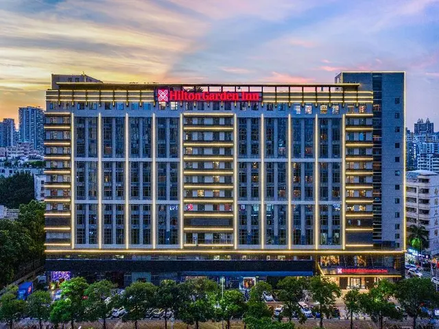 Maple Leaf City Hotel