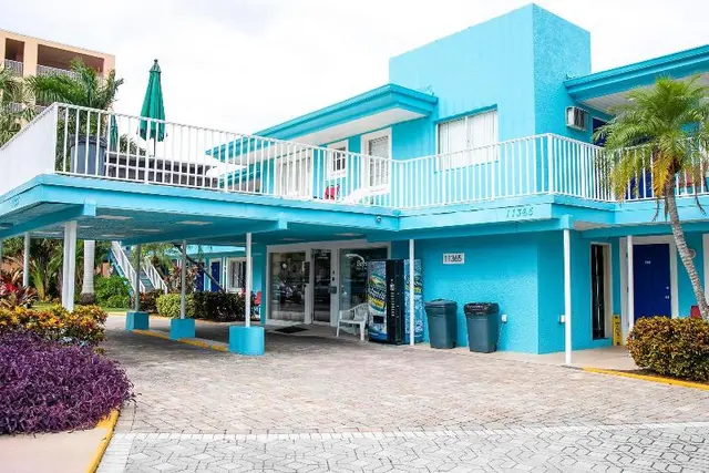 The Bayside Inn & Marina