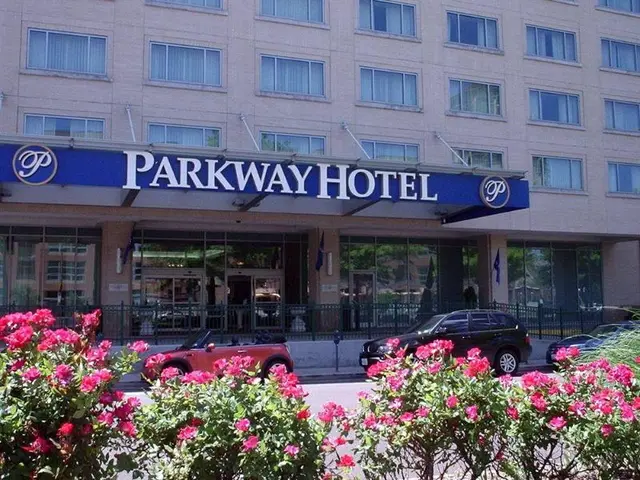 DoubleTree by Hilton St. Louis Forest Park