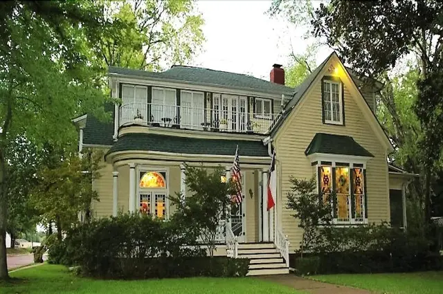 Woldert-Spence Manor
