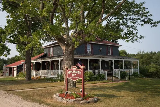 Applesauce Inn