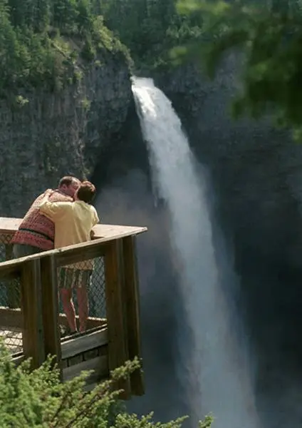 Helmcken Falls Lodge