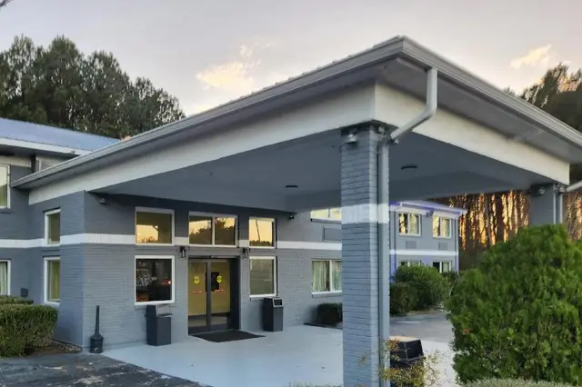 Econo Lodge Inn & Suites Warsaw