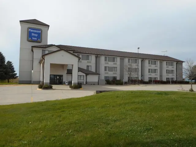Pleasant Stay Inn & Suites Brooklyn