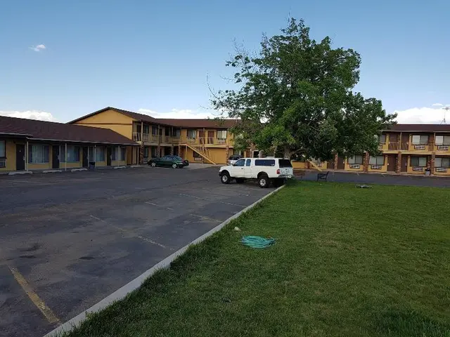 Split Mountain Motel