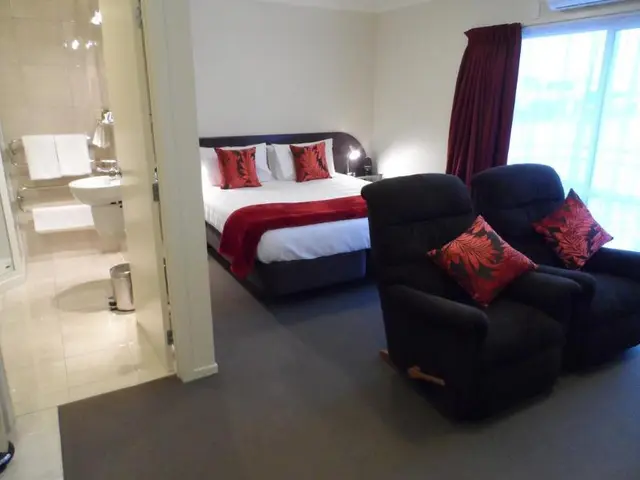 B K S Motor Lodge