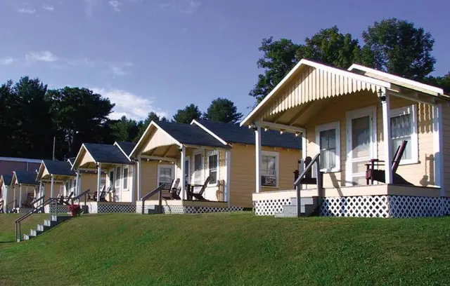 Half Moon Motel & Cottages