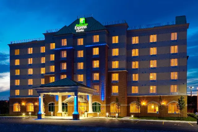 Holiday Inn Express Hotel & Suites Clarington Bowm
