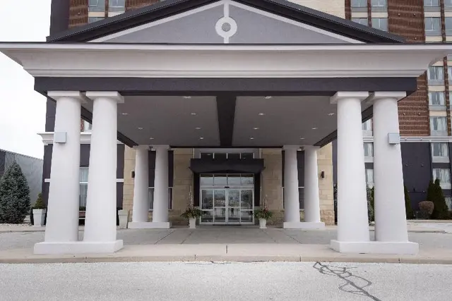 Holiday Inn Express & Suites Chatham South