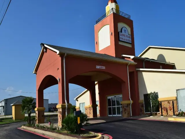 Super 8 by Wyndham Groesbeck