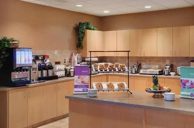 Coast Grimshaw Hotel & Suites