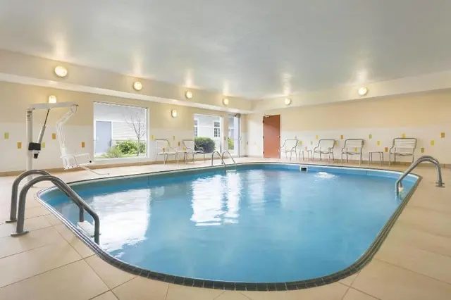 Amerivu Inn And Suites Grand Forks