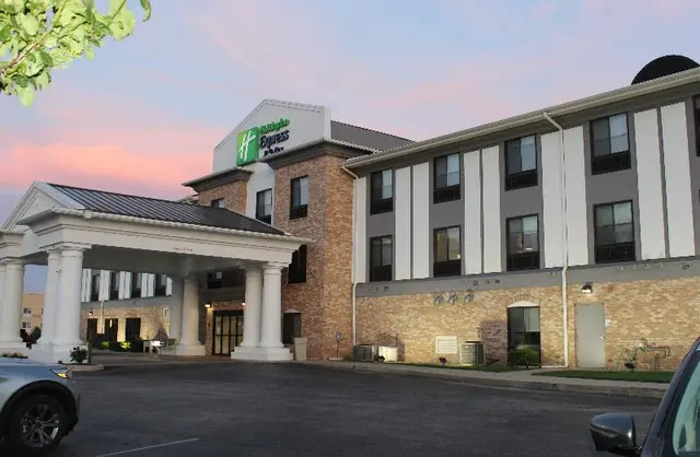 Holiday Inn Express & Suites Greenfield