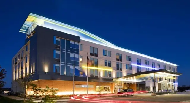 Aloft Green Bay