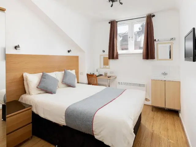 OYO Charing Cross Hotel