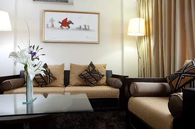 Oak Plaza Hotel East Airport