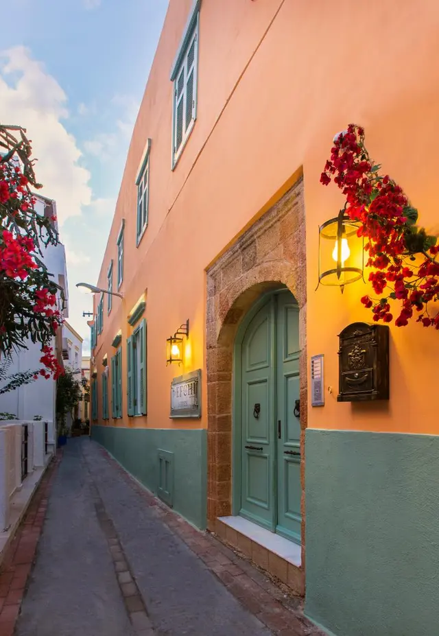 Efchi Suites 1904