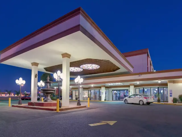 Clarion Hotel & Suites