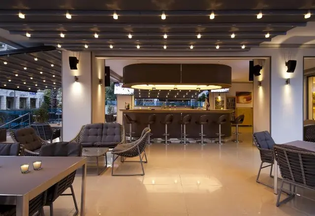 Aurasia Deluxe Hotel
