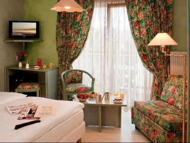 Logis Hostellerie Motel Au Bois Le Sire