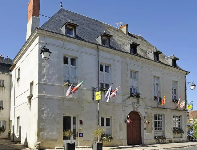 Logis Hôtel Le Puits Doré