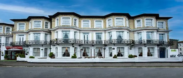 OYO The Waverley Hotel