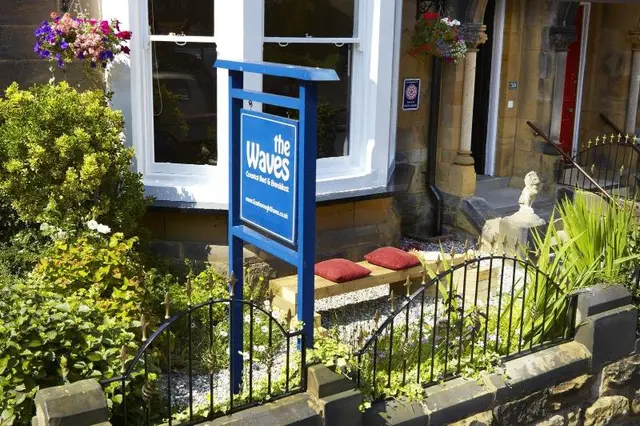The Waves - Coastal Bed Breakfast
