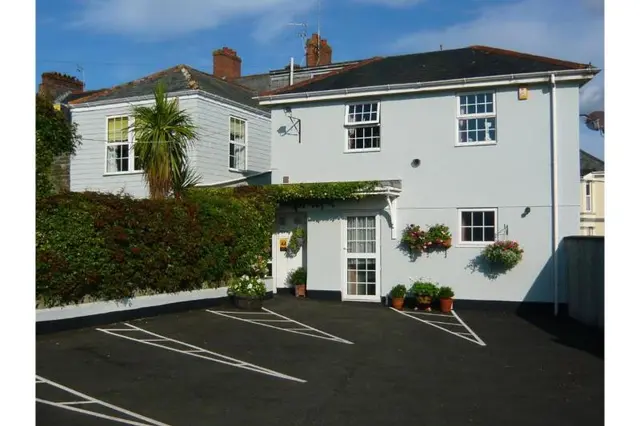Elnor Guest House