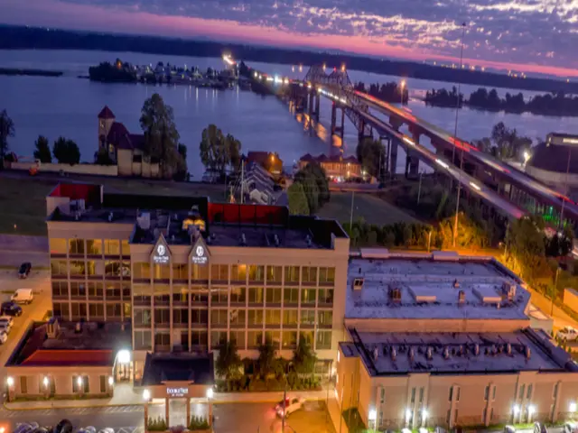 Doubletree By Hilton Decatur Riverfront