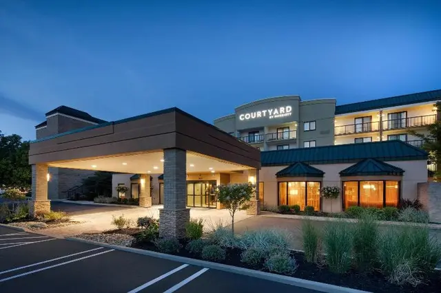 Courtyard Cleveland Beachwood