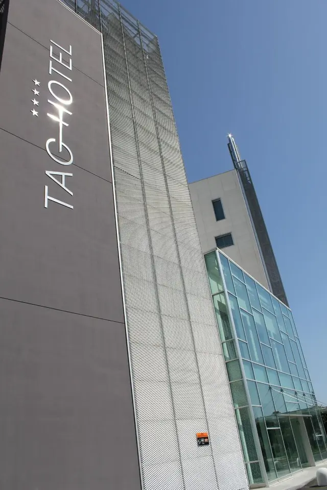 Tag Hotel