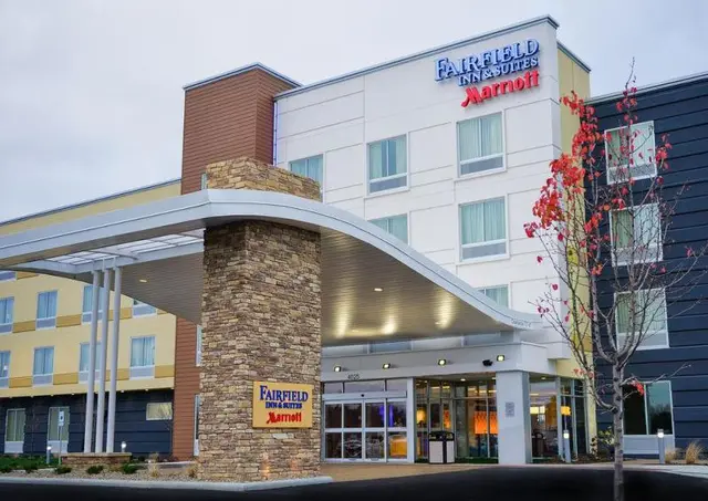 Fairfield Inn & Suites Canton South