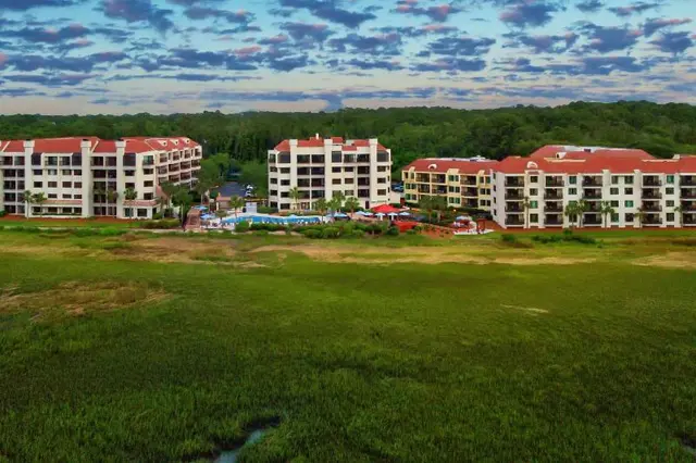 Marriott's Harbour Point Sunset Pointe Shelter Cov