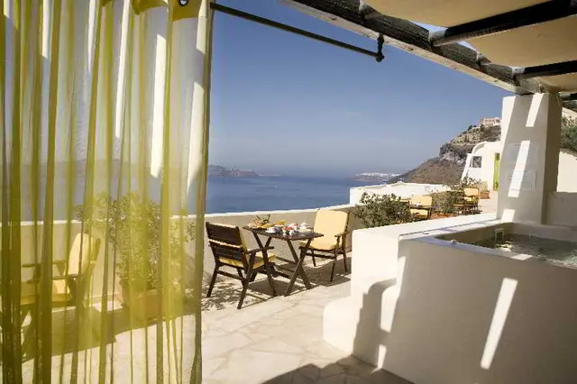 Adamis Majesty Suites