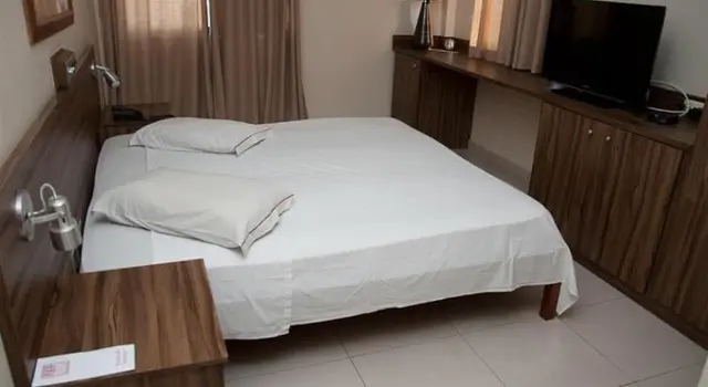 Plaza Suite Hotel