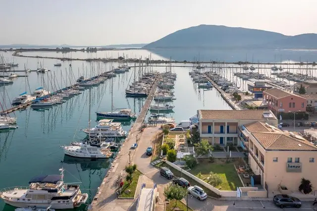Ianos Hotel